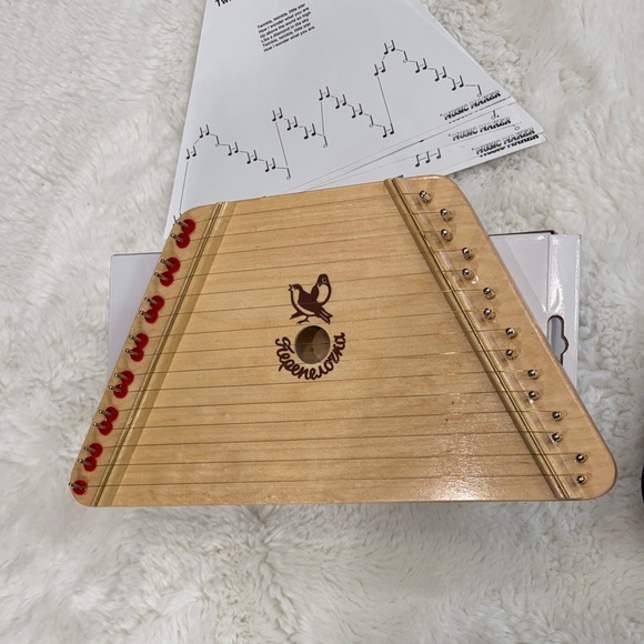European Expressions Style Lap Harp in Natural Wood with Red Tuning Pins - Picture 14 of 17